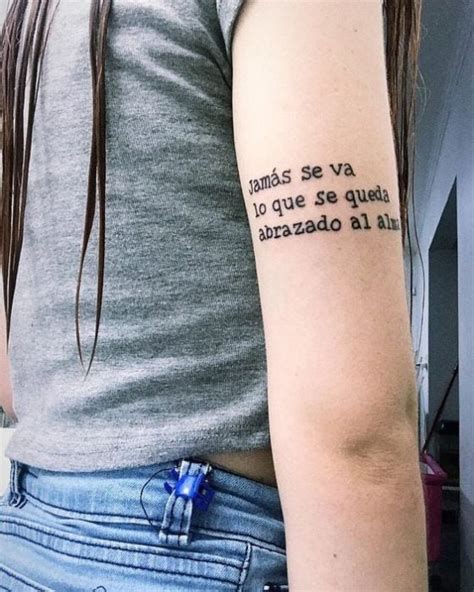 Ideas de Tatuajes: Frases Inspiradoras sobre Vida y。